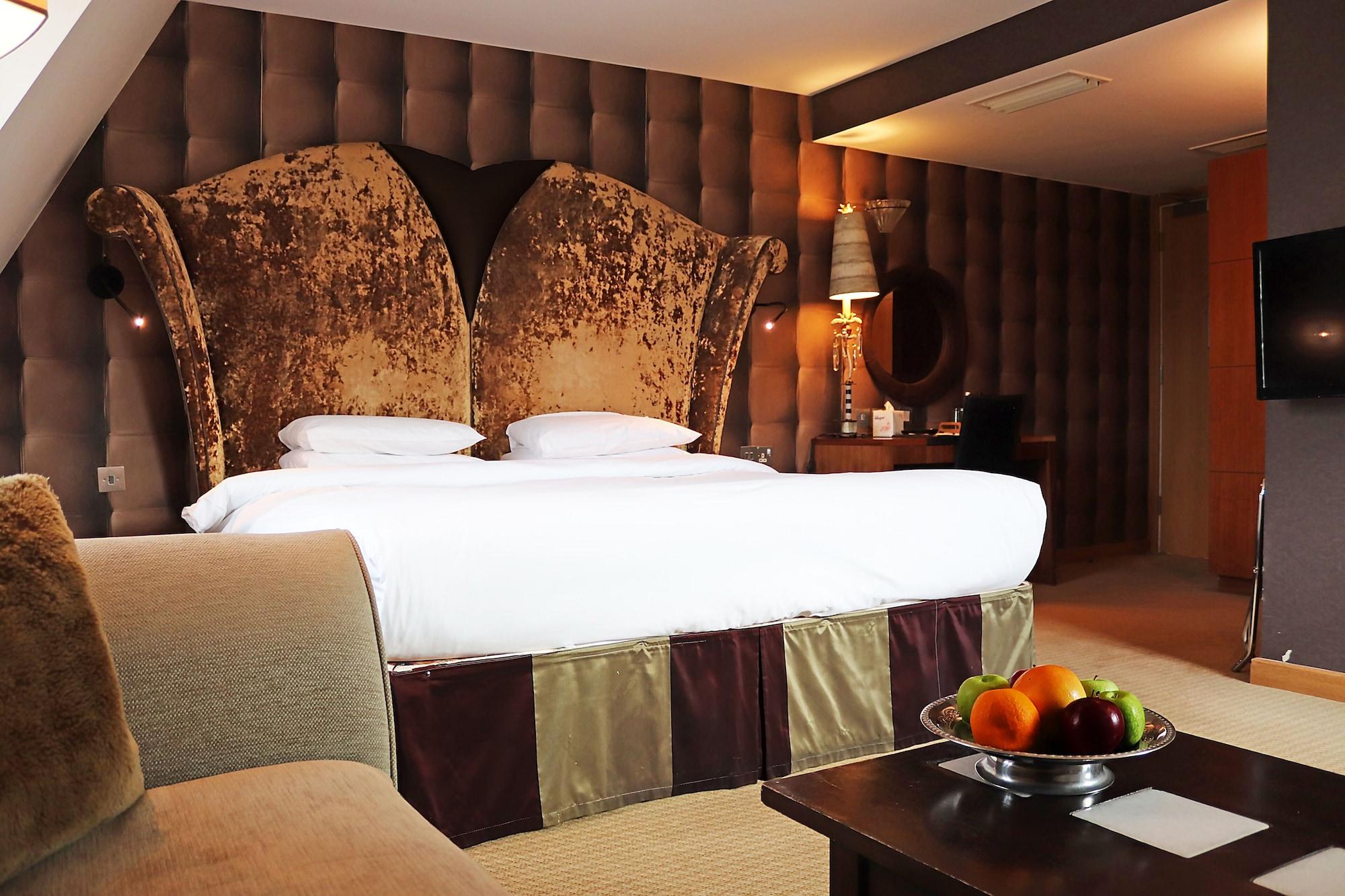 เดอะไพน์วู๊ดโฮเต็ล Hotel สลาว ภายนอก รูปภาพ