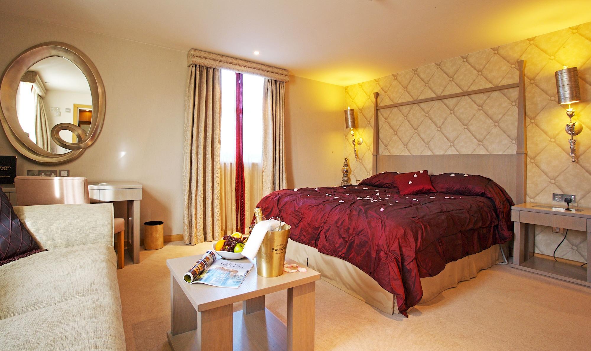 เดอะไพน์วู๊ดโฮเต็ล Hotel สลาว ภายนอก รูปภาพ