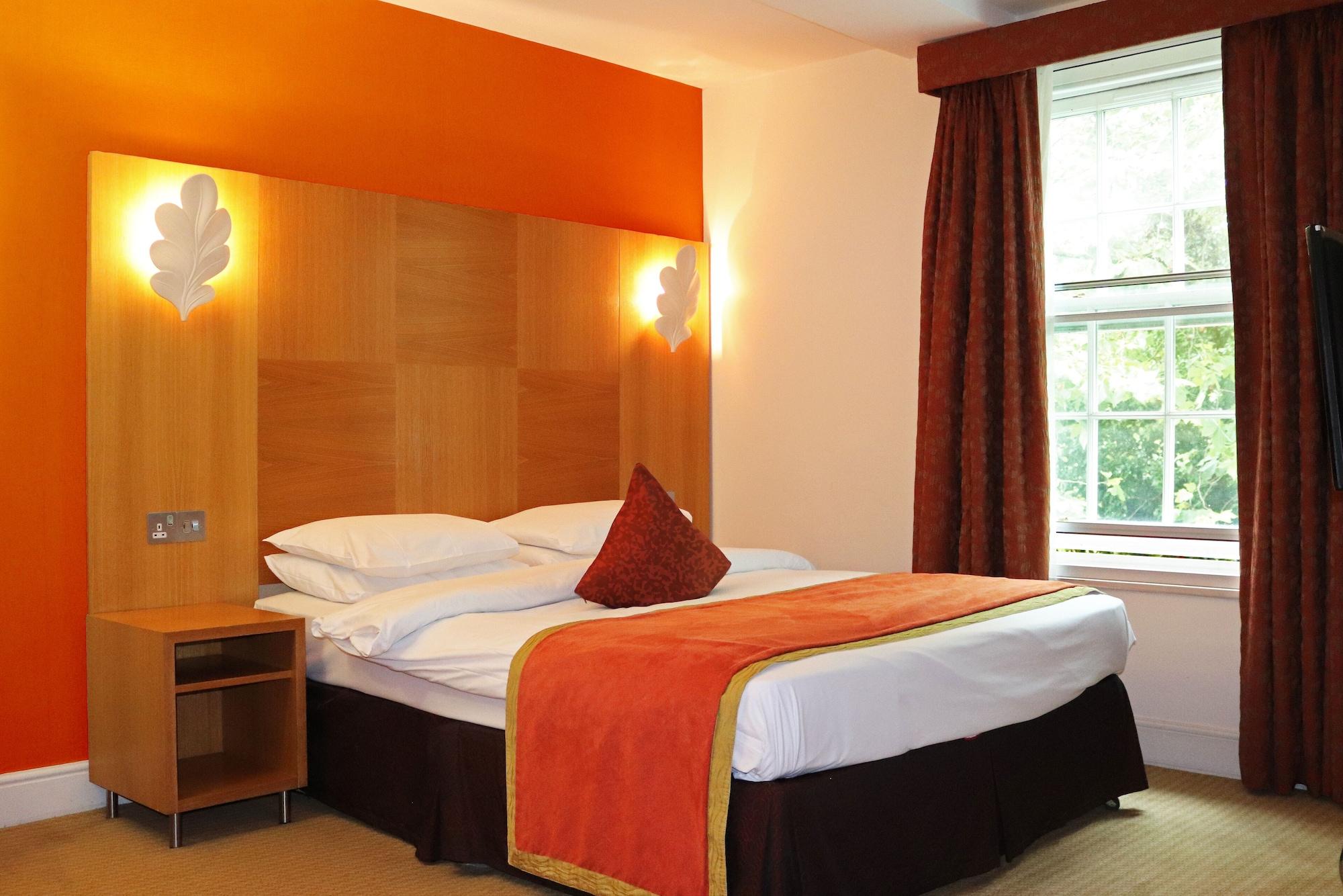 เดอะไพน์วู๊ดโฮเต็ล Hotel สลาว ภายนอก รูปภาพ