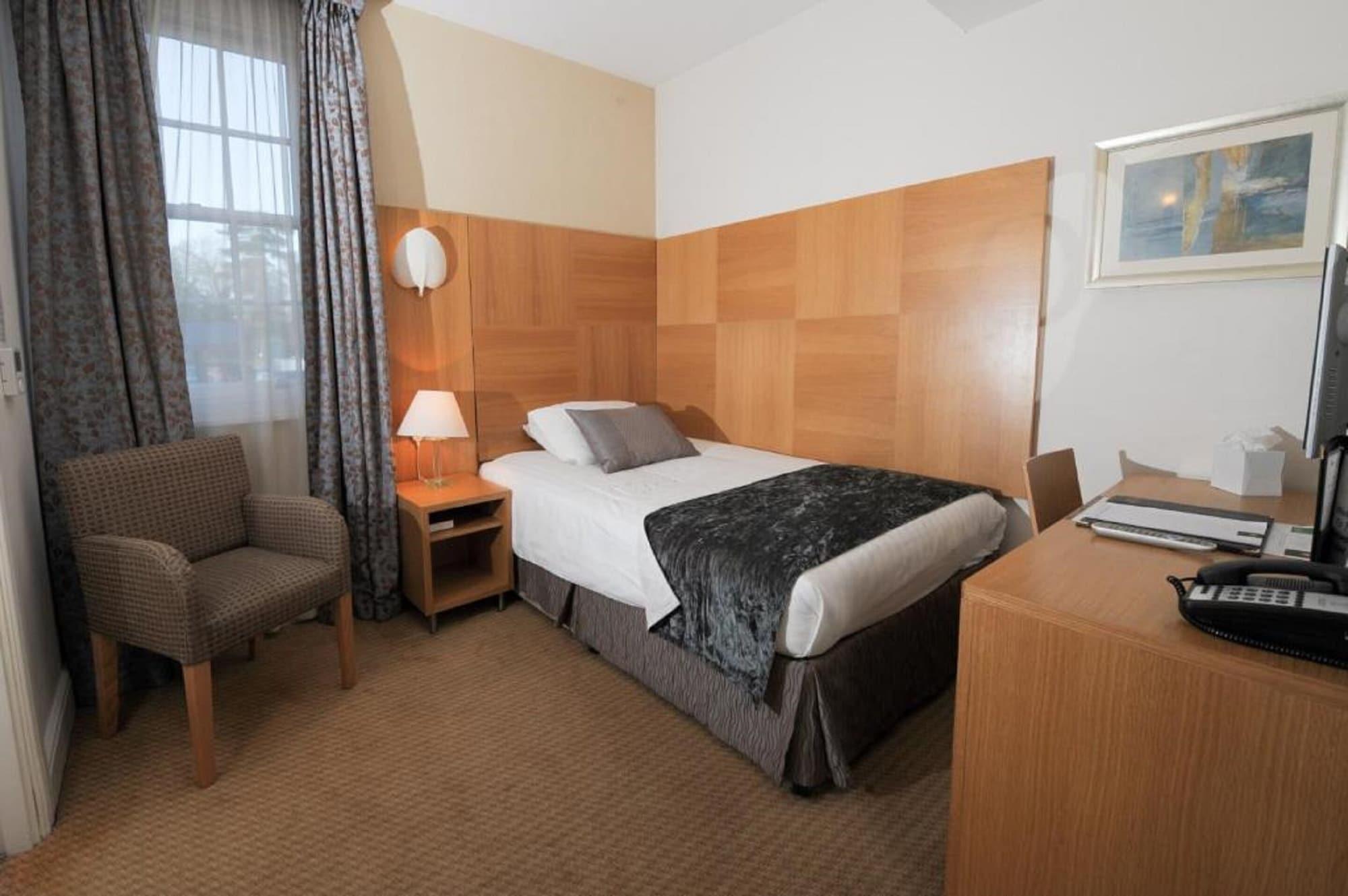 เดอะไพน์วู๊ดโฮเต็ล Hotel สลาว ภายนอก รูปภาพ