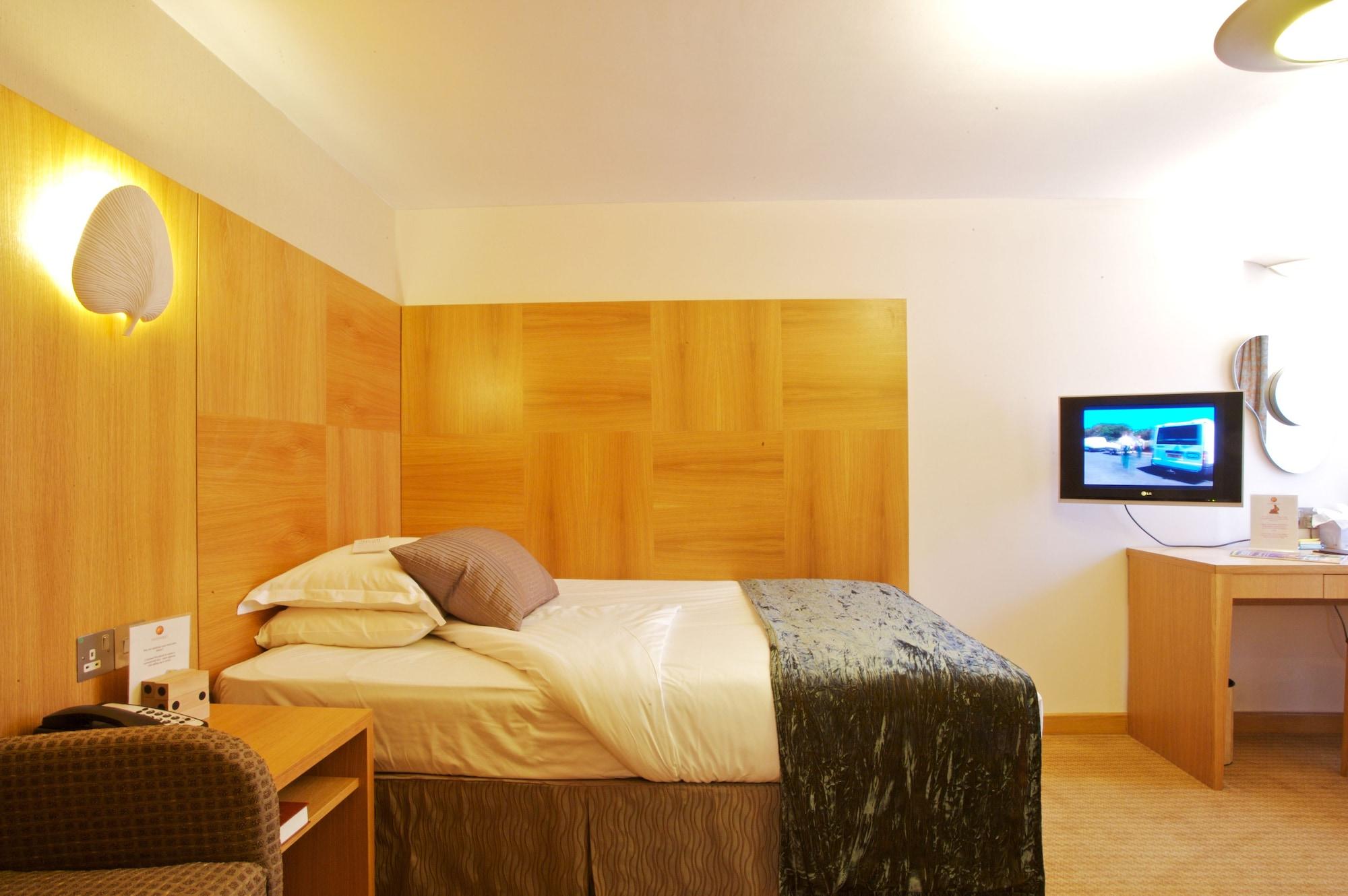 เดอะไพน์วู๊ดโฮเต็ล Hotel สลาว ภายนอก รูปภาพ