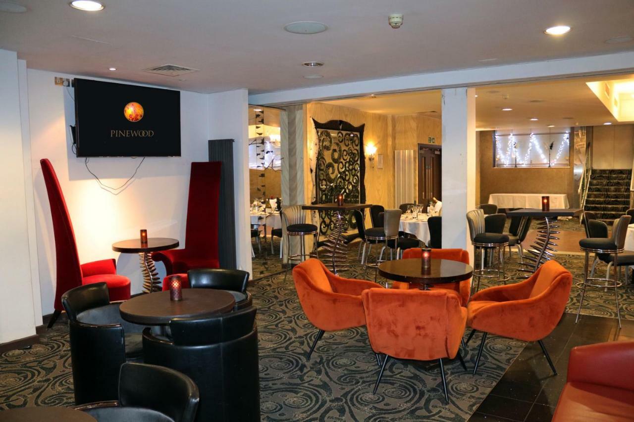 เดอะไพน์วู๊ดโฮเต็ล Hotel สลาว ภายนอก รูปภาพ